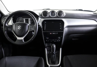 Подержанный автомобиль Suzuki Vitara 2017 года (10 фото)