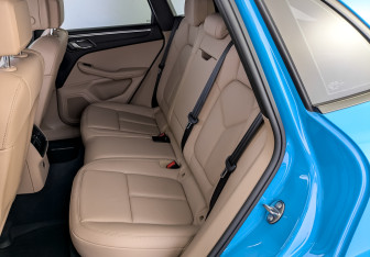 Подержанный автомобиль Porsche Macan 2020 года (12 фото)