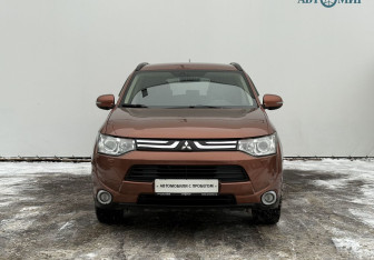 Подержанный автомобиль Mitsubishi Outlander 2012 года (2 фото)