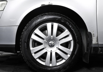 Подержанный автомобиль Volkswagen Passat Wagon 2010 года (25 фото)