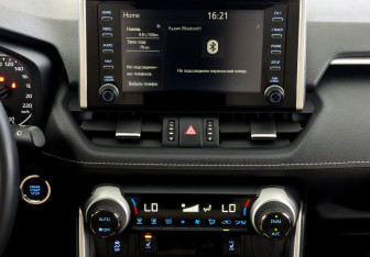 Подержанный автомобиль Toyota RAV4 2021 года (15 фото)