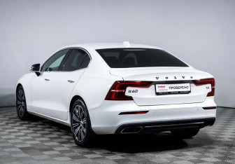 Подержанный автомобиль Volvo S60 2020 года (7 фото)