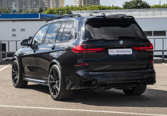Подержанный автомобиль BMW X7 2019 года (8 фото)