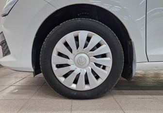 Подержанный автомобиль Skoda Rapid Liftback 2022 года (12 фото)