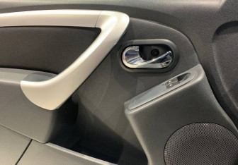 Подержанный автомобиль Nissan Terrano 2014 года (17 фото)