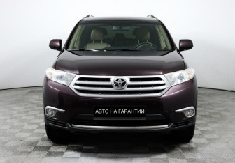 Подержанный автомобиль Toyota Highlander 2012 года (2 фото)