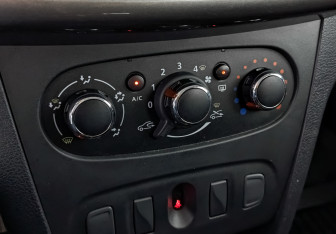 Подержанный автомобиль Renault Logan Sedan 2022 года (26 фото)