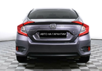Подержанный автомобиль Honda Civic Sedan 2017 года (4 фото)