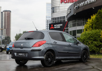 Подержанный автомобиль Peugeot 308 Hatchback 2008 года (4 фото)