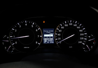Подержанный автомобиль Nissan Patrol 2013 года (19 фото)