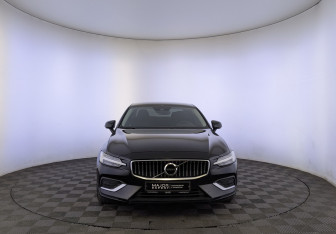 Подержанный автомобиль Volvo S60 2019 года (2 фото)