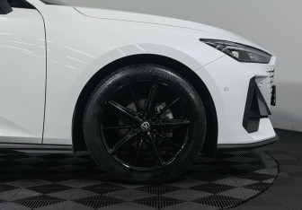 Подержанный автомобиль Changan UNI-V 2023 года (20 фото)