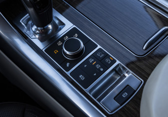 Подержанный автомобиль Land Rover Range Rover Sport 2016 года (20 фото)