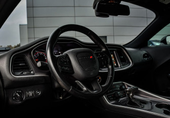 Подержанный автомобиль Dodge Challenger 2020 года (11 фото)