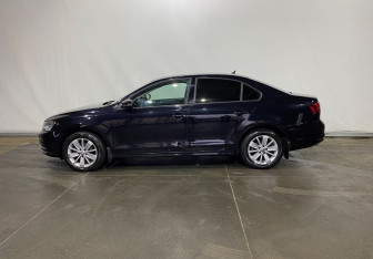 Подержанный автомобиль Volkswagen Jetta Sedan 2016 года (7 фото)