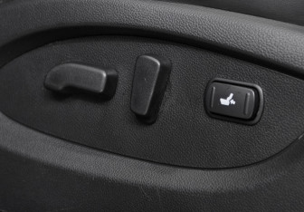 Подержанный автомобиль Infiniti QX70 2015 года (11 фото)