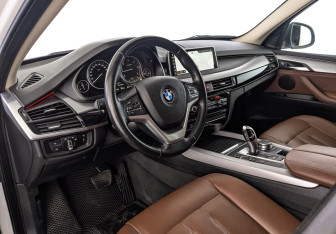 Подержанный автомобиль BMW X5 2018 года (15 фото)