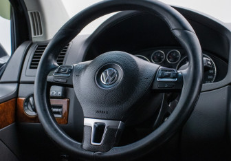 Подержанный автомобиль Volkswagen Multivan 2008 года (15 фото)