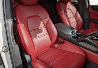 Подержанный автомобиль Porsche Cayenne 2020 года (30 фото)