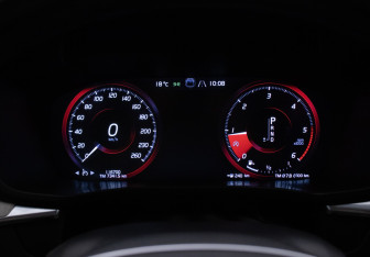 Подержанный автомобиль Volvo XC60 2018 года (12 фото)