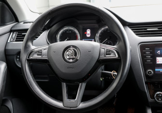 Подержанный автомобиль Skoda Octavia Liftback 2018 года (16 фото)