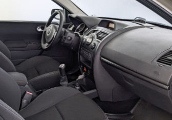 Подержанный автомобиль Renault Megane Sedan 2008 года (13 фото)