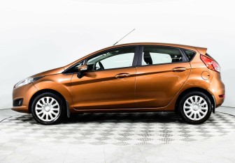 Подержанный автомобиль Ford Fiesta Hatchback 2016 года (3 фото)