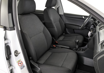 Подержанный автомобиль Skoda Rapid Liftback 2018 года (23 фото)