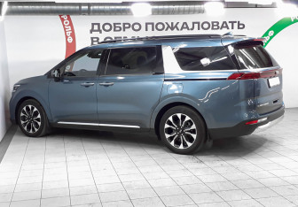 Подержанный автомобиль Kia Carnival 2020 года (6 фото)