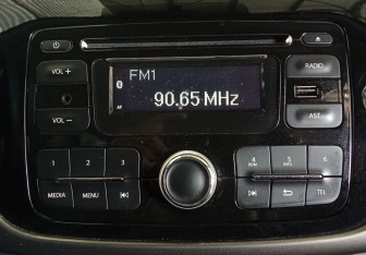 Подержанный автомобиль Renault Logan Sedan 2015 года (14 фото)