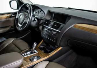 Подержанный автомобиль BMW X3 2013 года (10 фото)