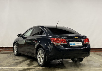 Подержанный автомобиль Chevrolet Cruze Sedan 2010 года (7 фото)