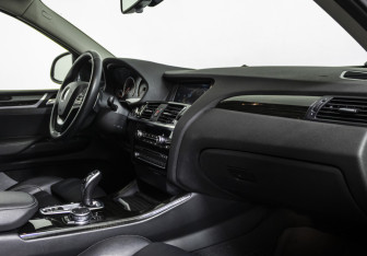 Подержанный автомобиль BMW X4 2016 года (9 фото)