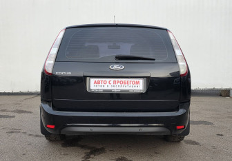 Подержанный автомобиль Ford Focus Wagon 2010 года (6 фото)