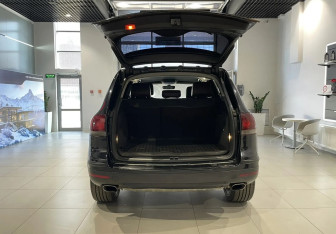 Подержанный автомобиль Volkswagen Touareg 2007 года (7 фото)