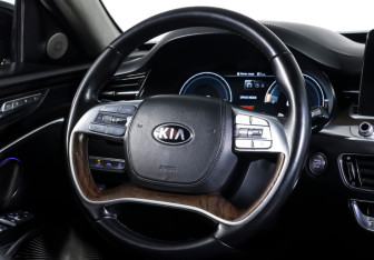 Подержанный автомобиль Kia K900 2020 года (17 фото)