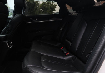 Подержанный автомобиль Kia K5 2020 года (10 фото)