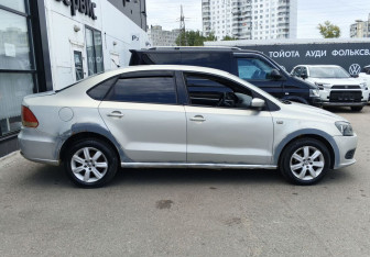 Подержанный автомобиль Volkswagen Polo Sedan 2012 года (4 фото)