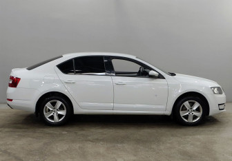 Подержанный автомобиль Skoda Octavia Liftback 2016 года (4 фото)