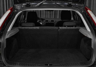 Подержанный автомобиль Ford Focus Hatchback 2009 года (6 фото)