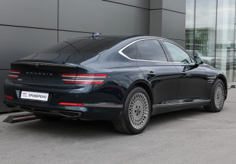 Подержанный автомобиль Genesis G80 2022 года (5 фото)