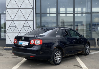 Подержанный автомобиль Volkswagen Jetta Sedan 2009 года (5 фото)