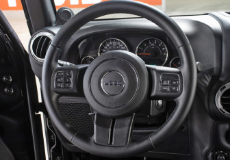 Подержанный автомобиль Jeep Wrangler 2014 года (18 фото)