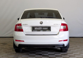 Подержанный автомобиль Skoda Octavia Liftback 2013 года (6 фото)