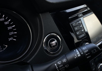 Подержанный автомобиль Nissan X-Trail 2016 года (18 фото)