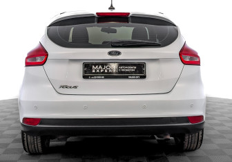 Подержанный автомобиль Ford Focus Hatchback 2018 года (6 фото)