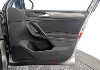 Подержанный автомобиль Volkswagen Tiguan 2020 года (24 фото)