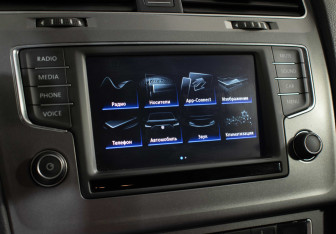 Подержанный автомобиль Volkswagen Golf Hatchback 2014 года (17 фото)
