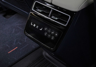 Подержанный автомобиль Zeekr 001 2023 года (22 фото)