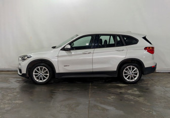 Подержанный автомобиль BMW X1 2017 года (7 фото)